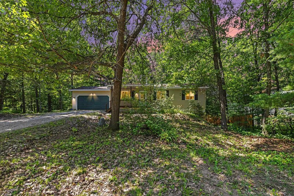2940 Artist, Green Lake township