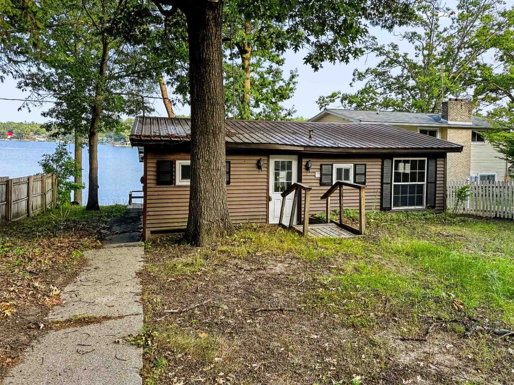 1361 N Crooked Lake, Garfield township