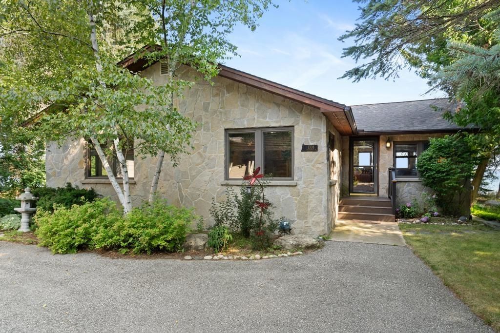 1308 Wenniway, Wawatam township