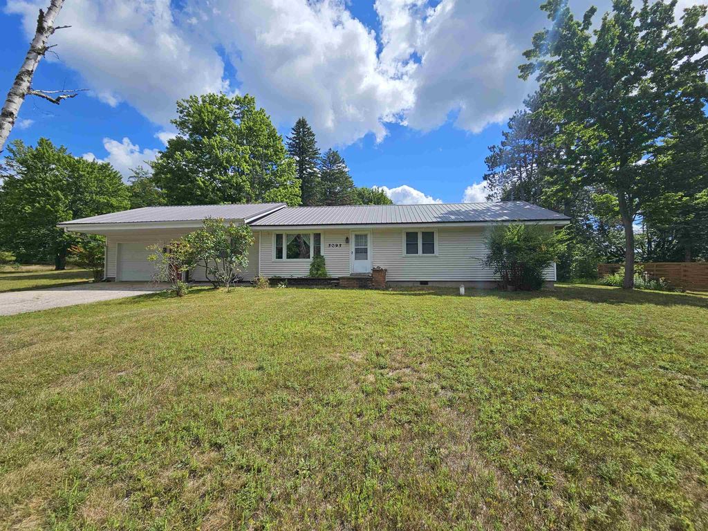 5095 N Crosby, Haring charter township
