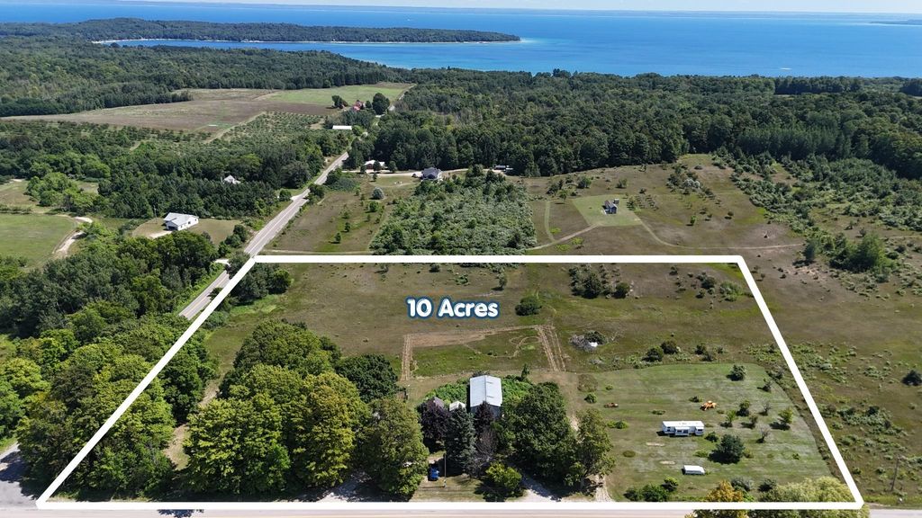 4200 N Putnam, Leelanau township
