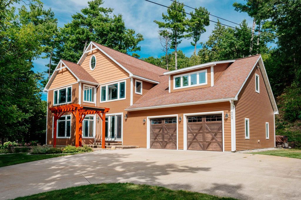 6860 Peninsula, Peninsula township