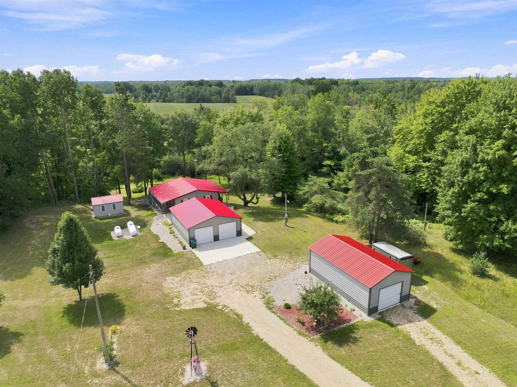2137 W Rainbow Rd, Reeder township
