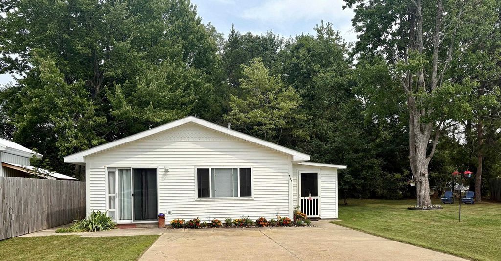 227 Spruce, Kalkaska township