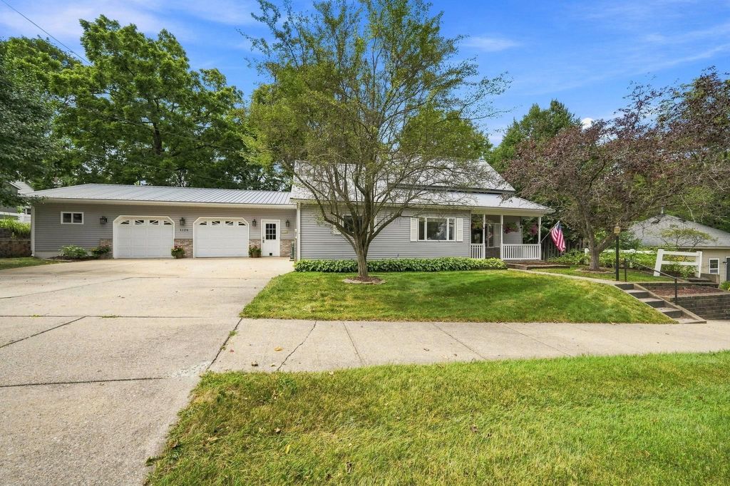 1126 Laurel, Cadillac city