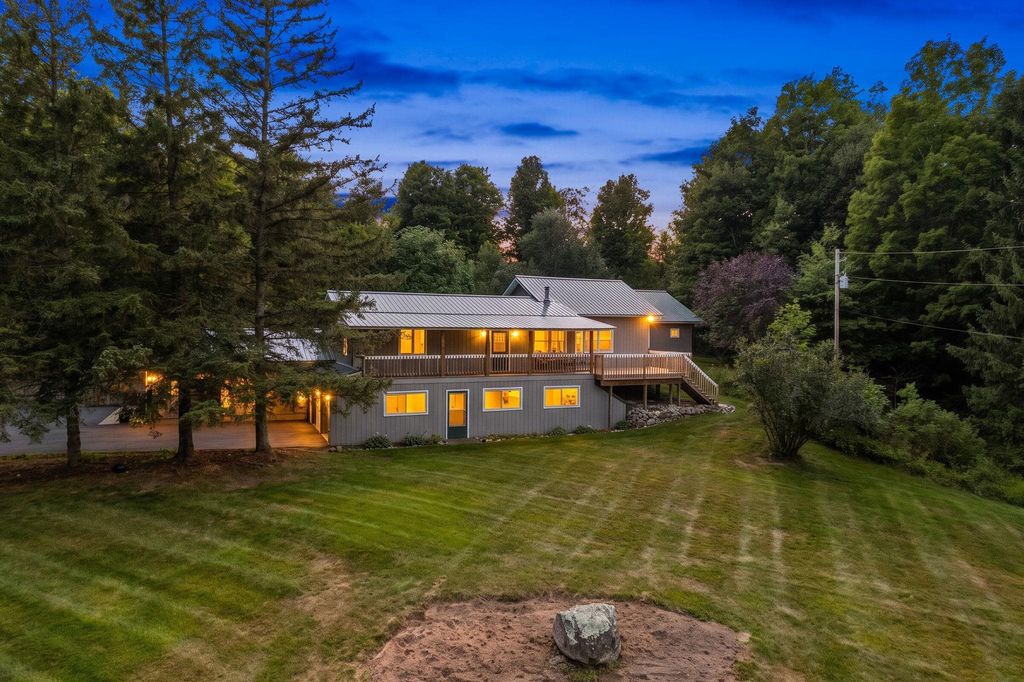 8017 + 8135 Honey Hollow, Forest Home township