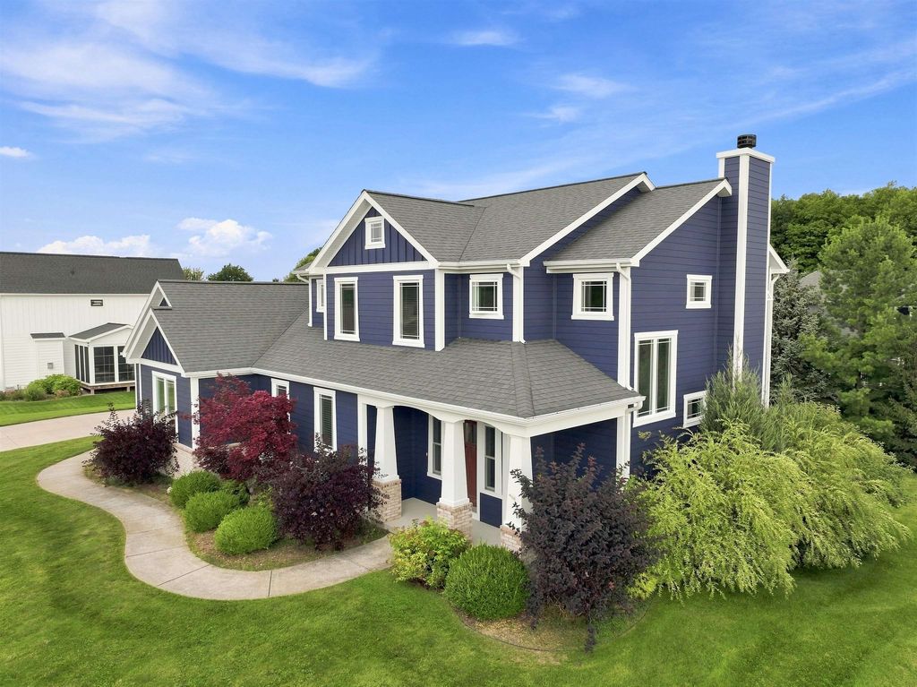 573 Madeira, East Bay township
