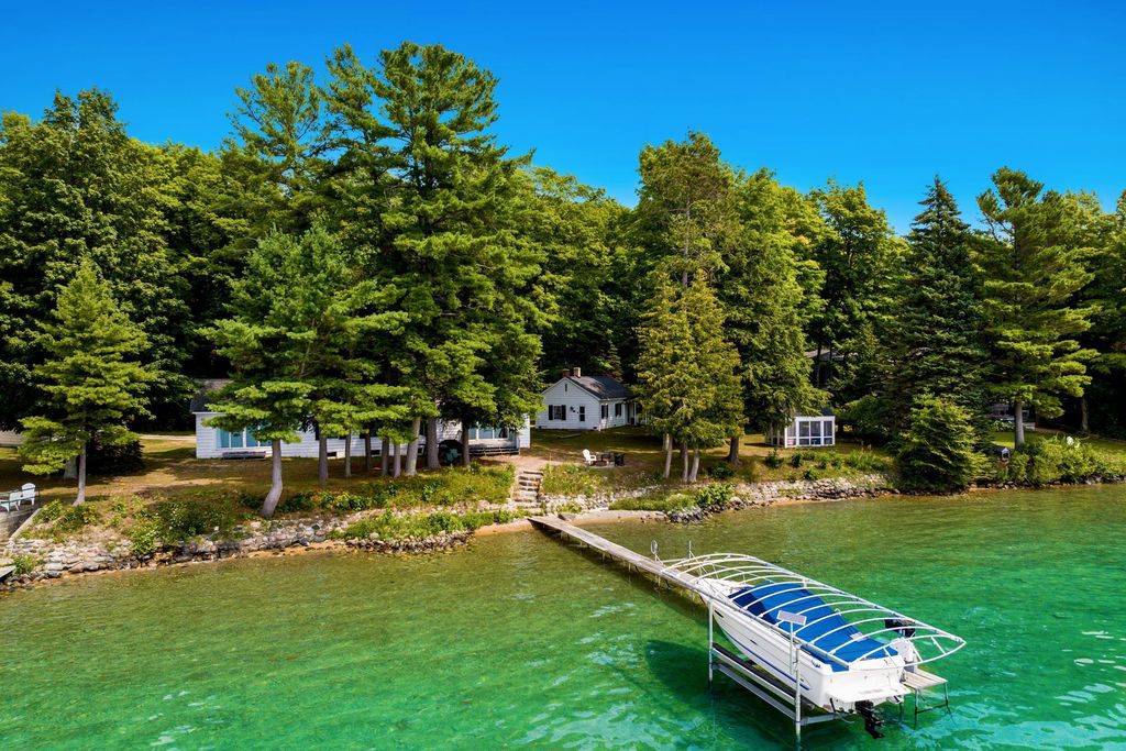 7356 Se Torch Lake, Helena township