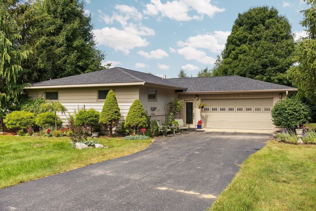 4881 Ridge Crest Rd, Acme township