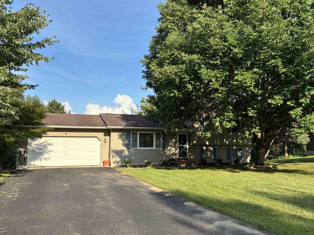 6228 Applewood, Whitewater township