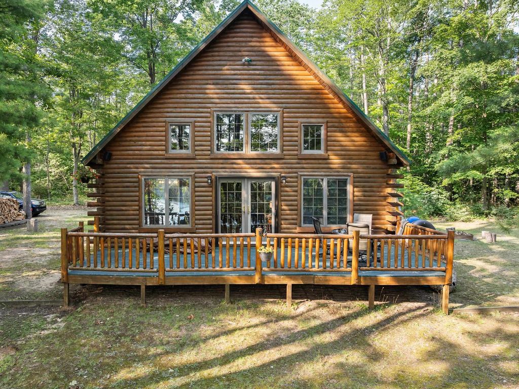 8071 Heatherwood, Hayes township