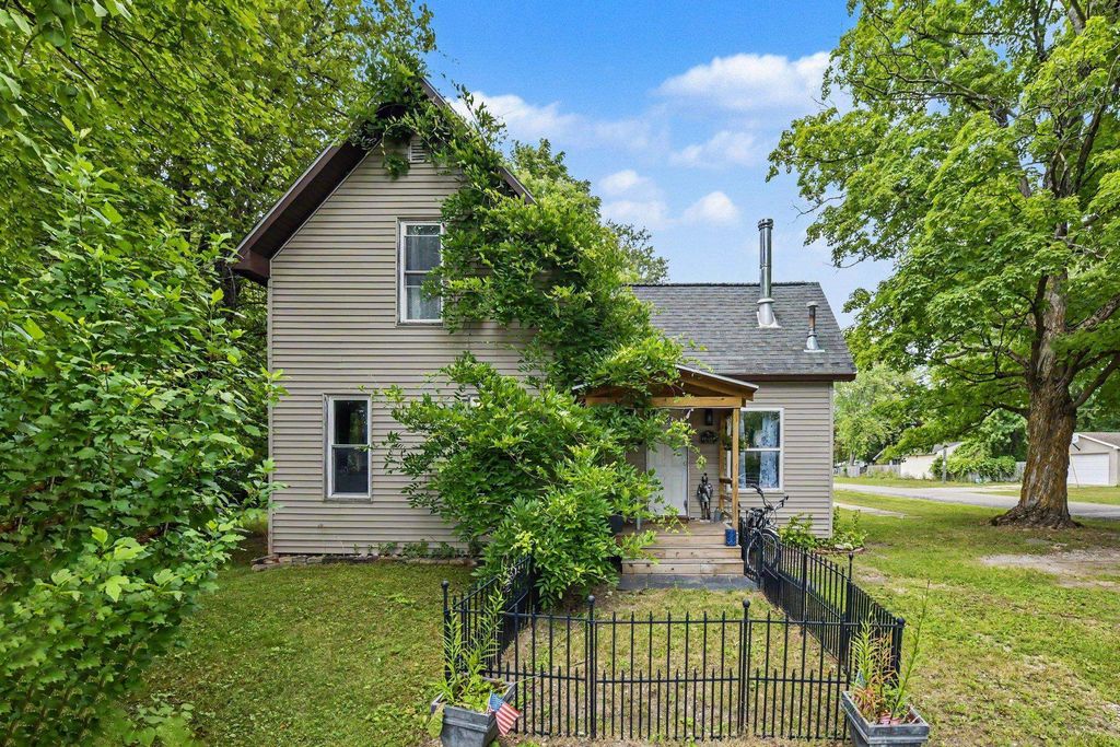 14596 Thompson, Thompsonville village