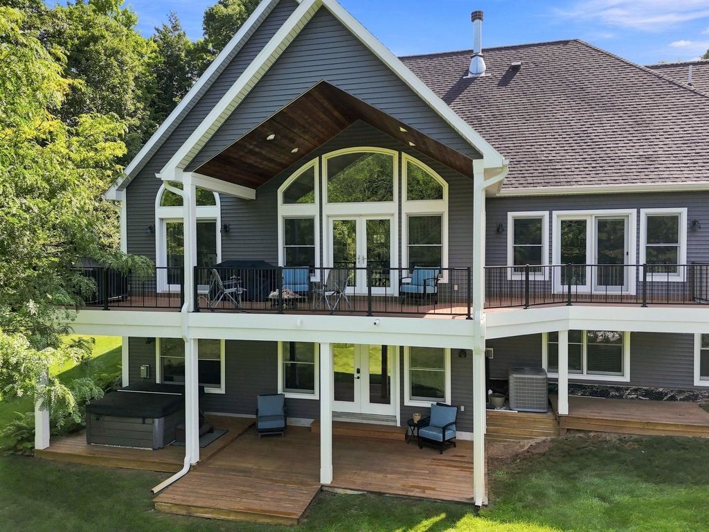 7255 Russ Noble, Long Lake township