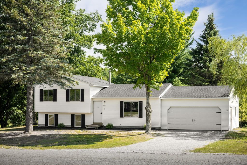 3880 Whispering Oaks, East Bay township