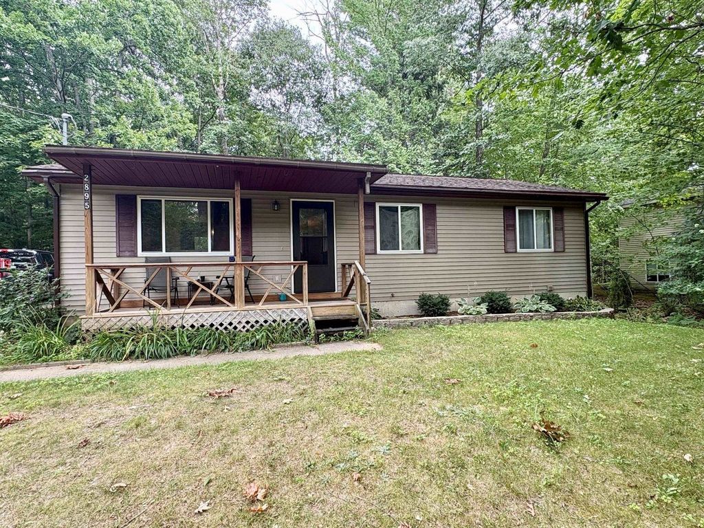 2895 Artist, Green Lake township