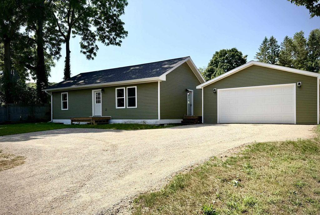 2183 Howard, Central Lake township
