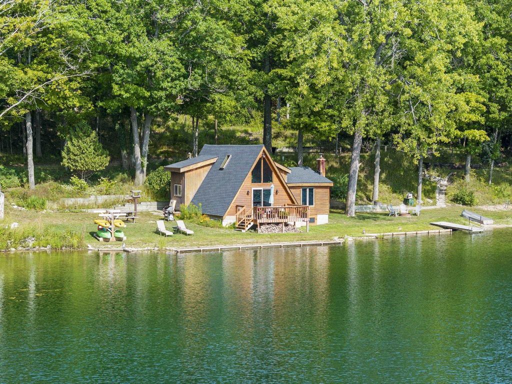 17703 N Sweet Lake, Almira township