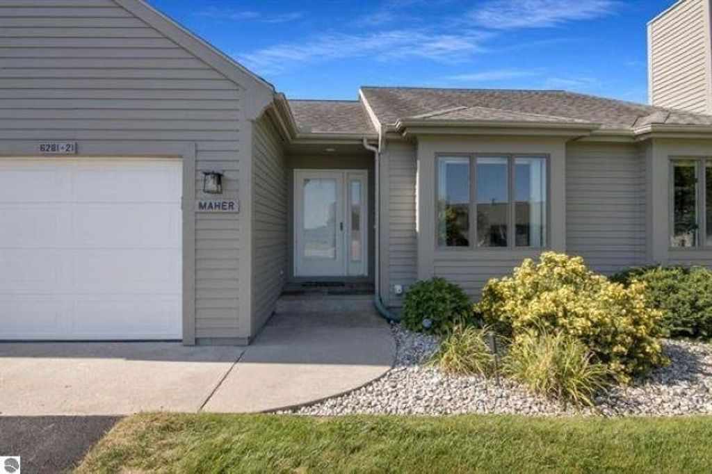 6281 Ridge, Benzonia