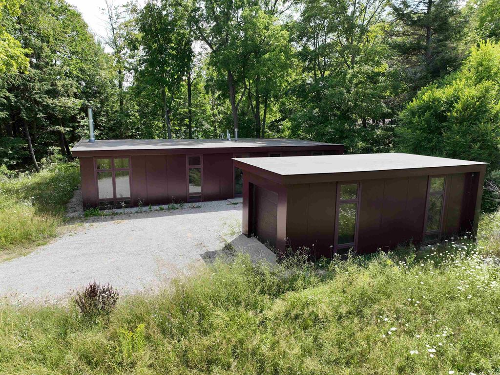 626 N Thunder, Leelanau township