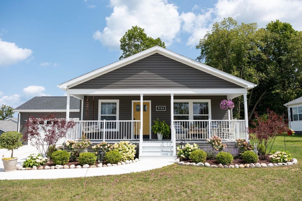 2132 Vista View, East Bay township