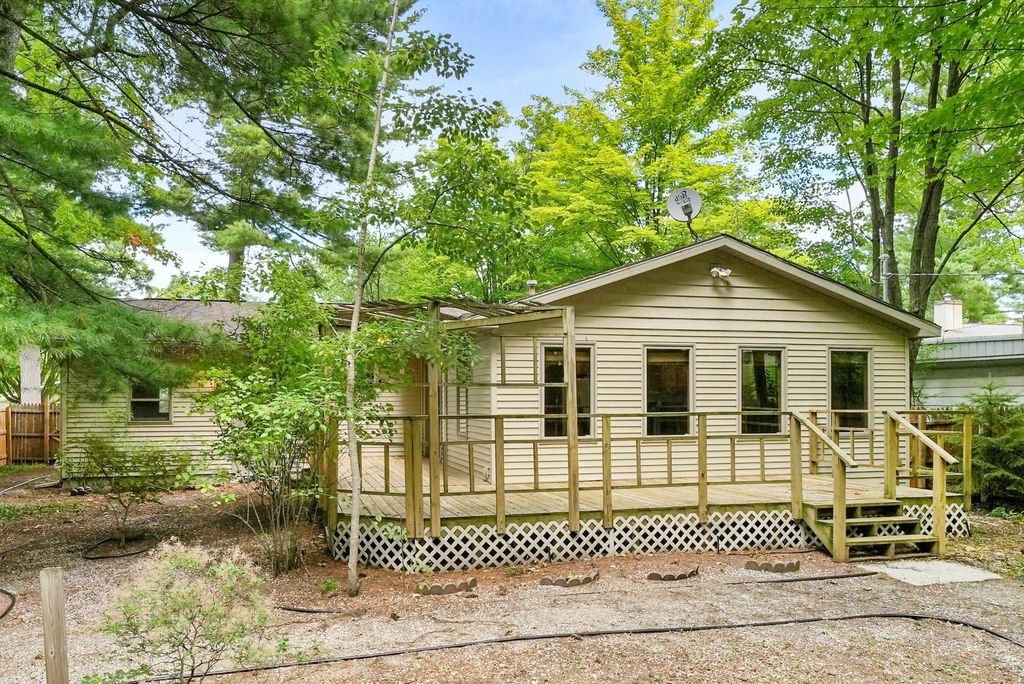 1006 E State, Traverse City city