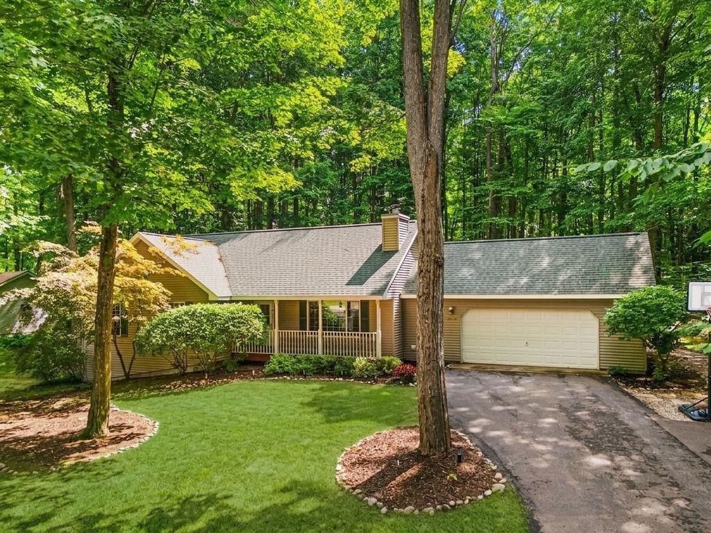 9263 Shorter Lake Rd, Almira township