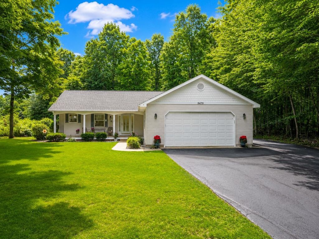 9479 Woodys, Long Lake township