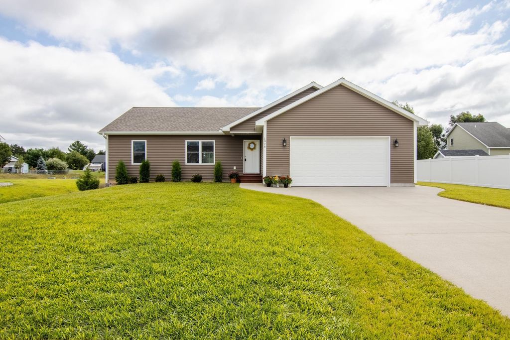 1976 Hansen Cir, Blair township