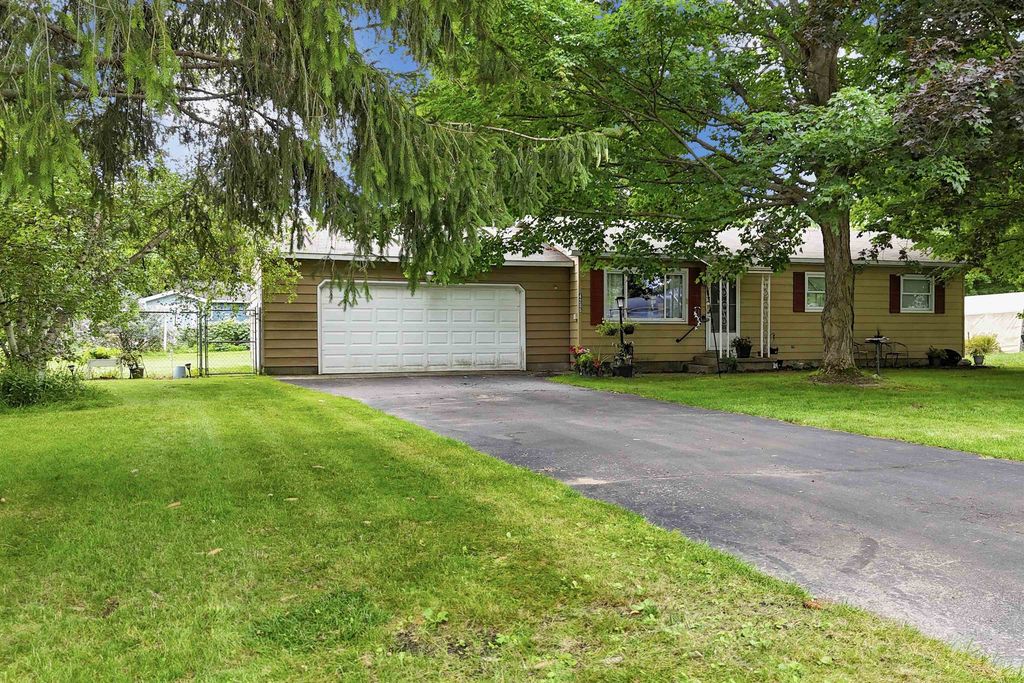 4285 N Manor Wood, Blair township