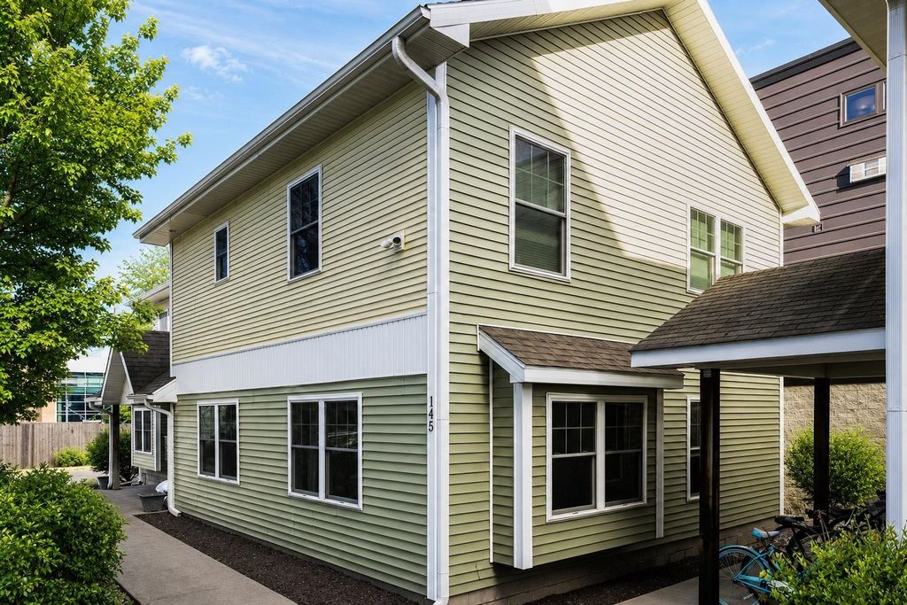 145 E Eighth, Traverse City city