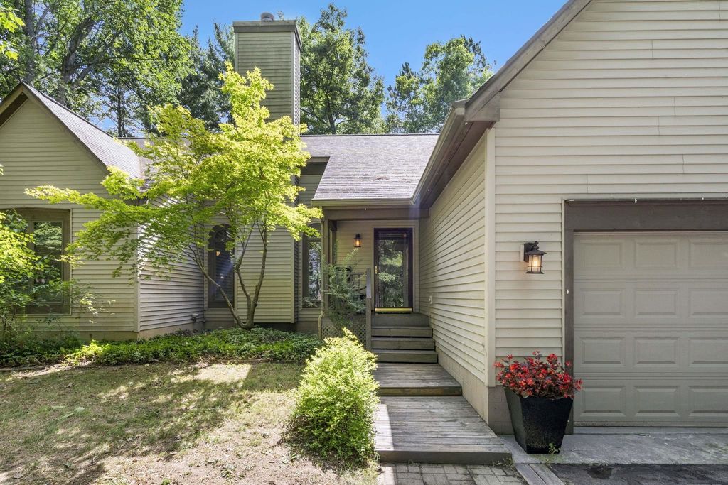 5522 Trager, East Bay township