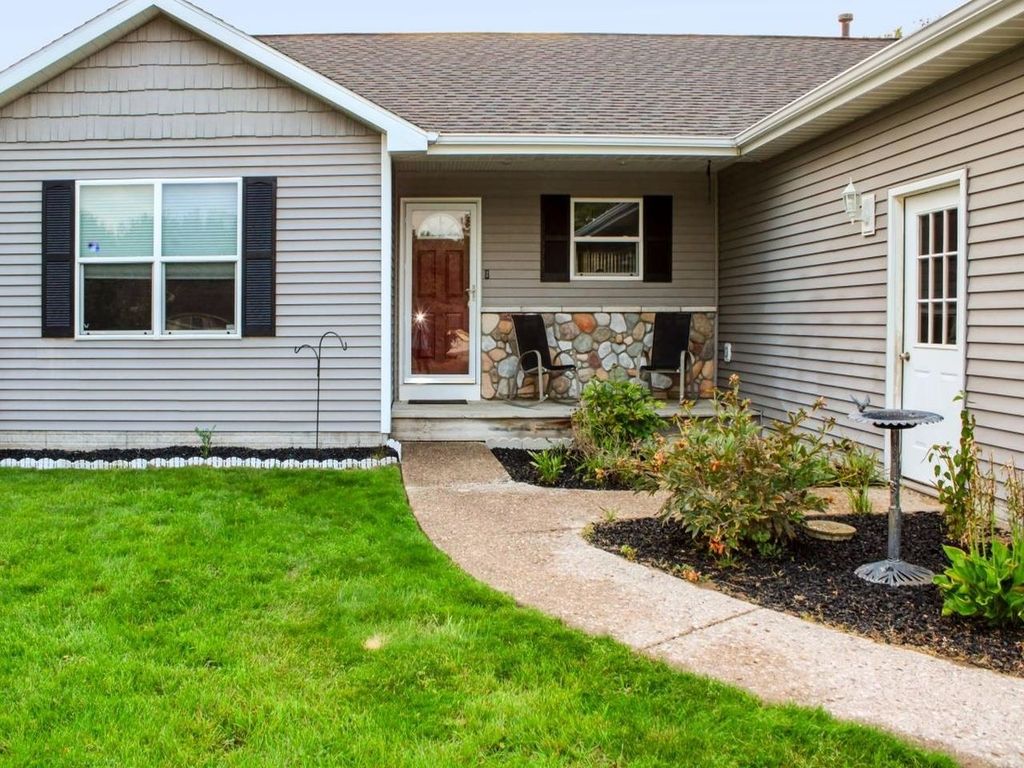 1363 Pollard, East Bay township