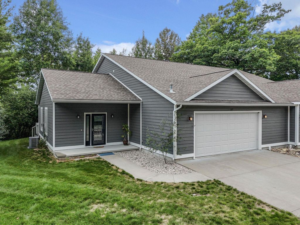 137 Davidsen Shores, Cadillac
