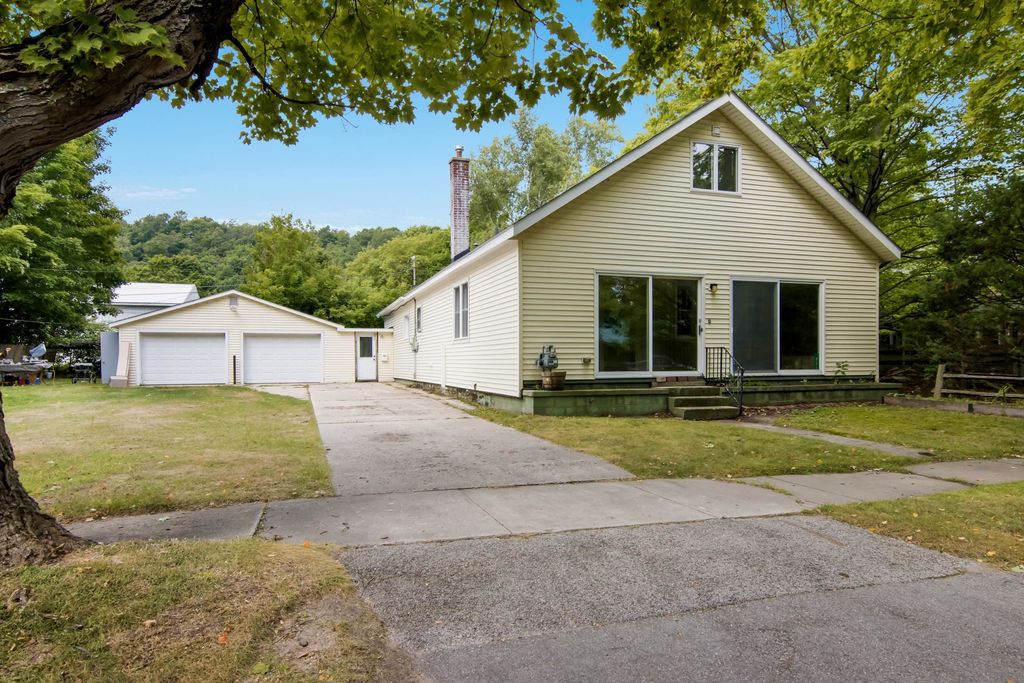 821 Lincoln Ave, Gilmore township