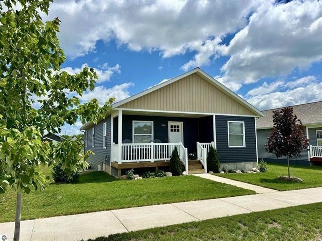 886 Sepia St, Garfield charter township