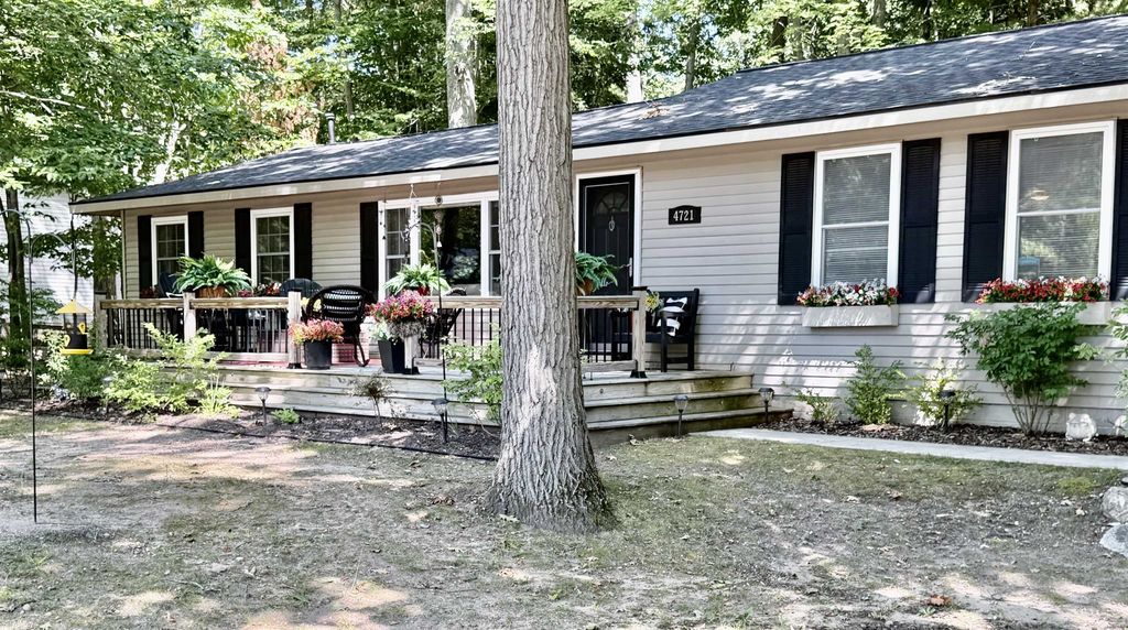 4721 E Sanford Lake, Almira township