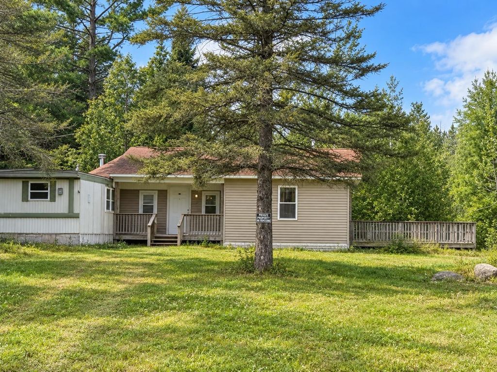3270 Daisy, Maple Ridge township