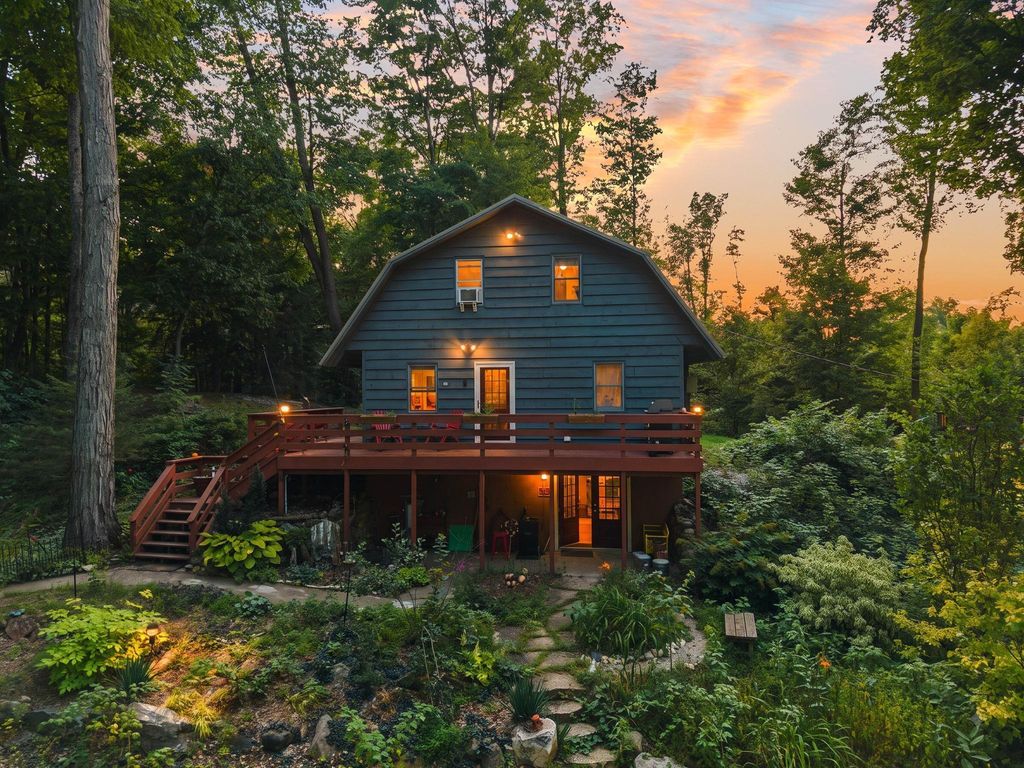 5501 Way Rd, Clearwater township