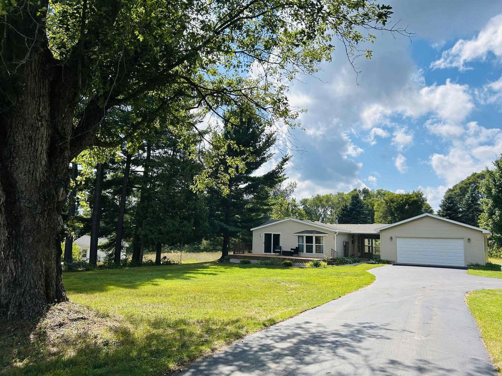 7290 Second St, Thompsonville village