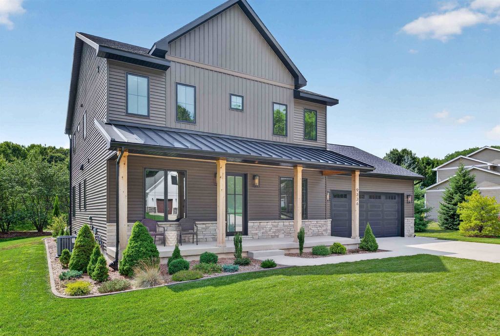 9336 E Summerfield Dr, Elmwood charter township