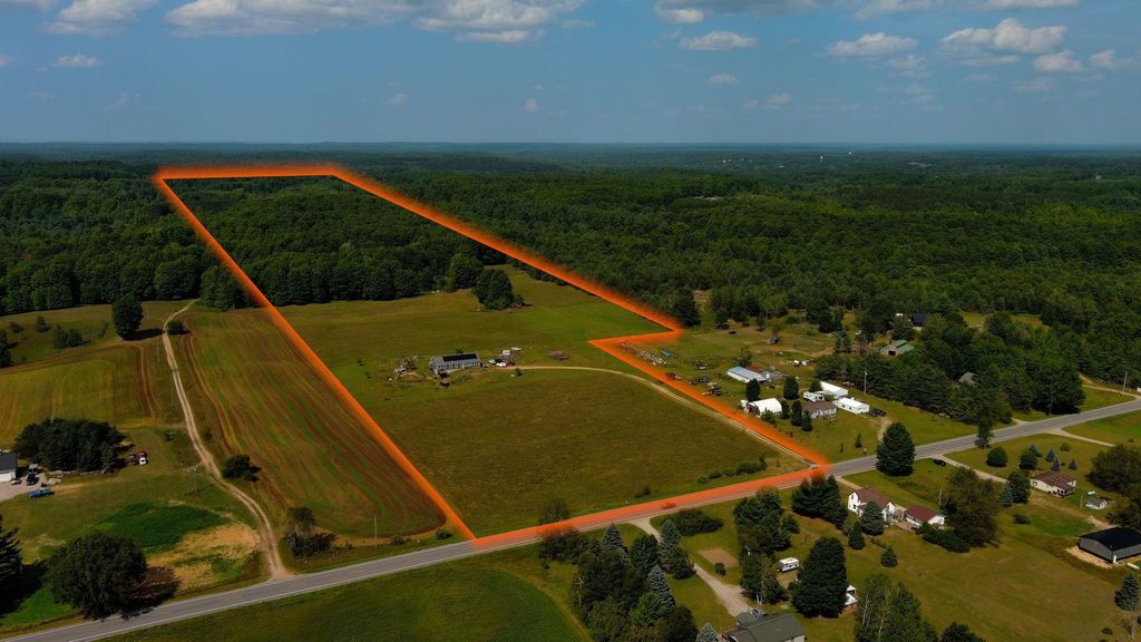 191 E Center, Paradise township