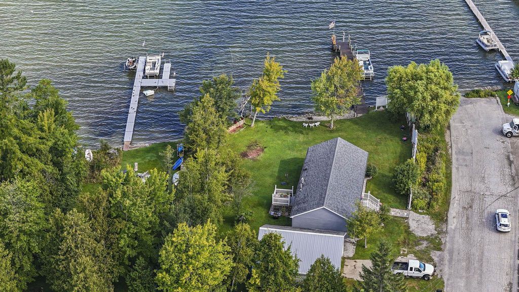 9850 S Perrins Landing Dr, Traverse City