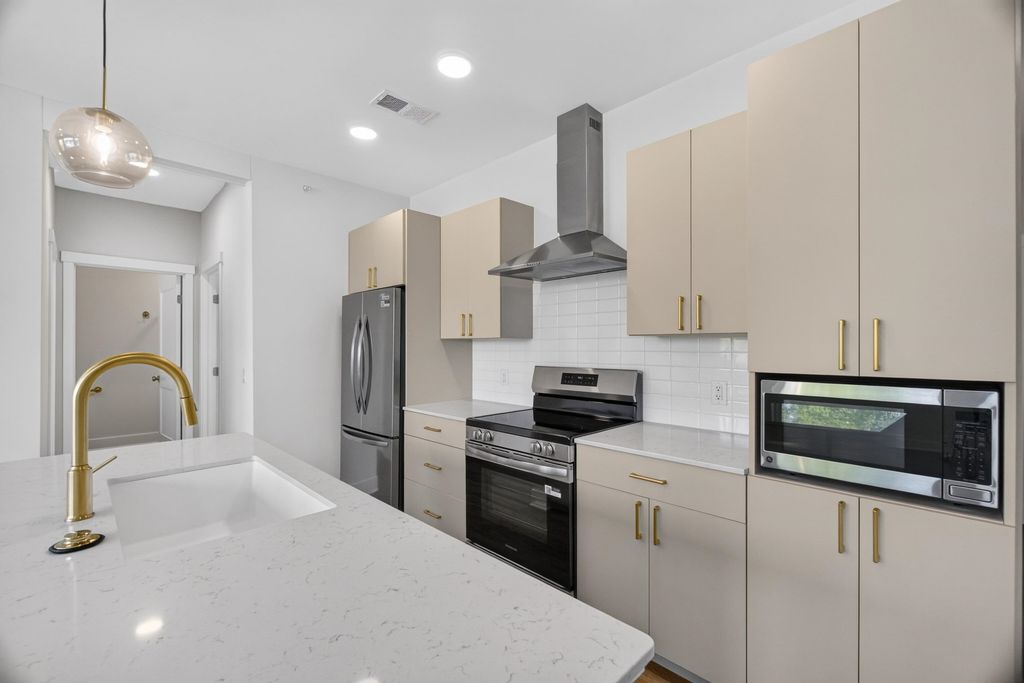 1109 S Carver, Traverse City