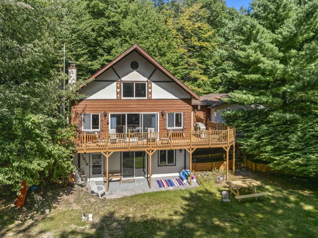 1518 Birch, Blaine township
