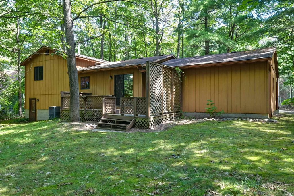 1064 S South Long Lake Rd, Green Lake township