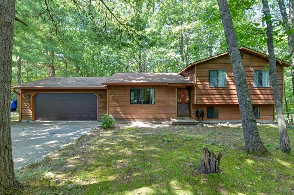 1064 S South Long Lake, Interlochen