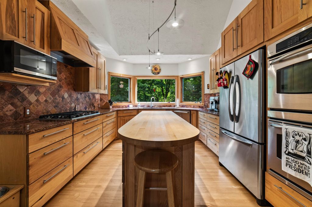 10552 S Craig, Peninsula township
