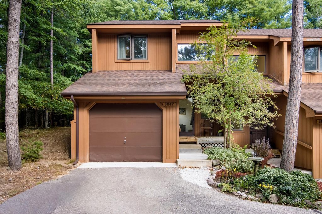 3847 Sherwood Forest, Traverse City