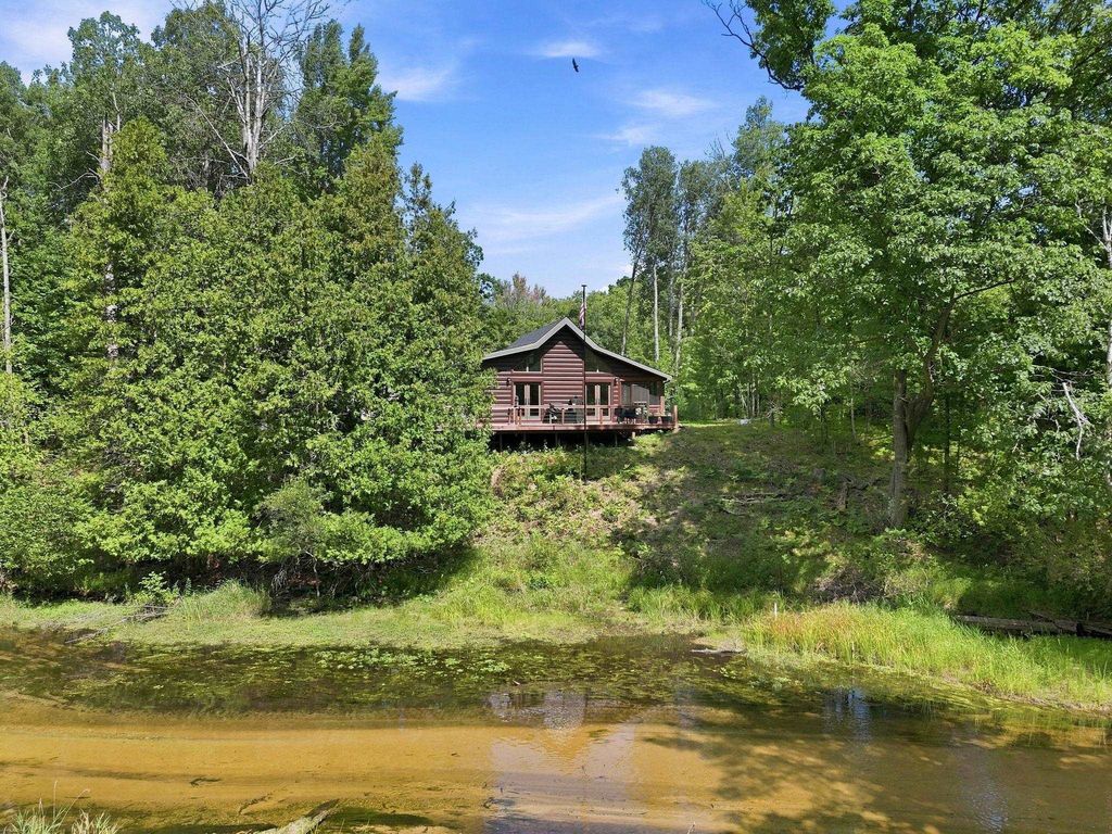 9909 W Lotan, Lake township