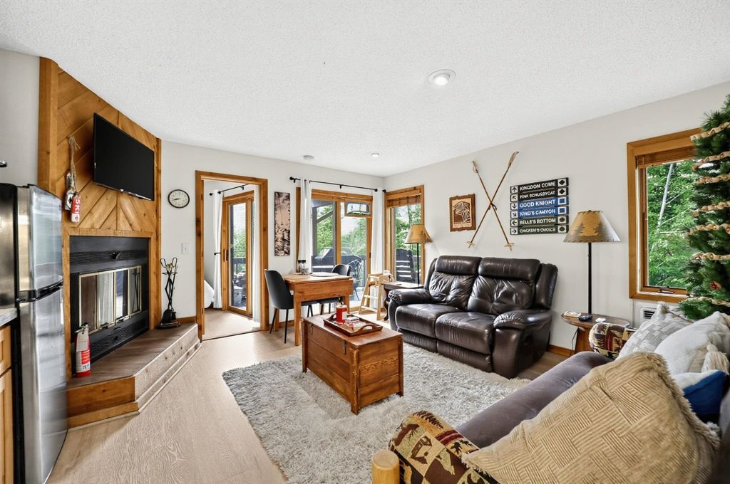 6520 Schuss Mountain, Mancelona